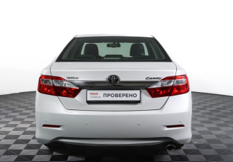 Подержанный автомобиль Toyota Camry Sedan 2012 года (6 фото)