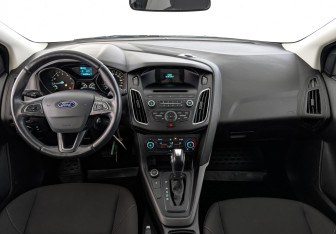 Подержанный автомобиль Ford Focus Hatchback 2017 года (14 фото)