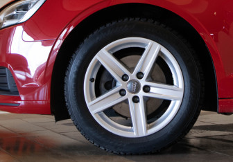 Подержанный автомобиль Audi A3 Sedan 2017 года (36 фото)