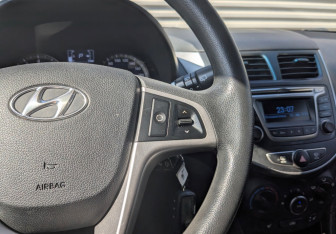 Подержанный автомобиль Hyundai Solaris Hatchback 2014 года (27 фото)