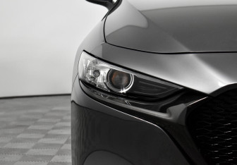Подержанный автомобиль Mazda 3 Hatchback 2019 года (5 фото)