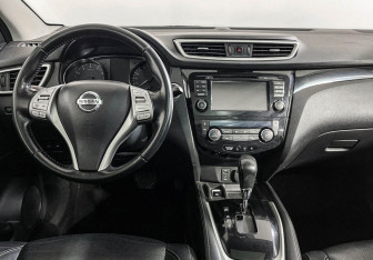 Подержанный автомобиль Nissan Qashqai 2017 года (12 фото)