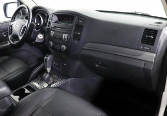 Подержанный автомобиль Mitsubishi Pajero 2013 года (6 фото)