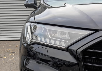 Подержанный автомобиль Audi Q7 2024 года (17 фото)