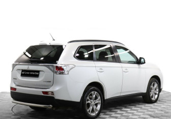 Подержанный автомобиль Mitsubishi Outlander 2013 года (5 фото)
