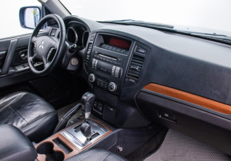 Подержанный автомобиль Mitsubishi Pajero 2007 года (10 фото)