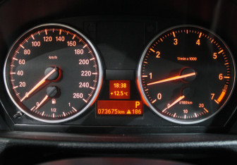 Подержанный автомобиль BMW X1 2013 года (8 фото)