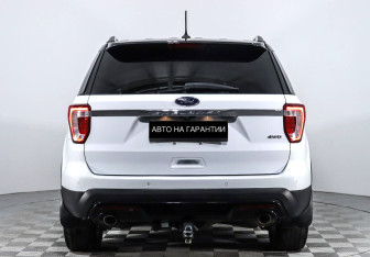 Подержанный автомобиль Ford Explorer 2017 года (4 фото)