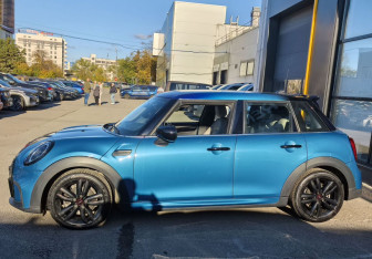 Подержанный автомобиль MINI Hatch 2021 года (5 фото)