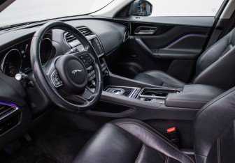 Подержанный автомобиль Jaguar F-Pace 2016 года (10 фото)