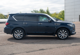 Подержанный автомобиль Infiniti QX80 2018 года (5 фото)