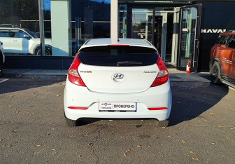 Подержанный автомобиль Hyundai Solaris Hatchback 2015 года (6 фото)