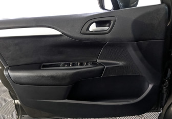 Подержанный автомобиль Citroen C4 Sedan 2016 года (19 фото)