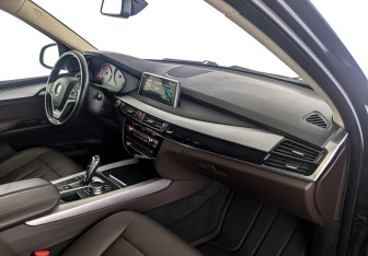 Подержанный автомобиль BMW X5 2018 года (11 фото)