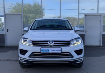 Подержанный автомобиль Volkswagen Touareg 2017 года (2 фото)