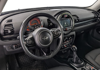 Подержанный автомобиль MINI Clubman Wagon 2018 года (15 фото)