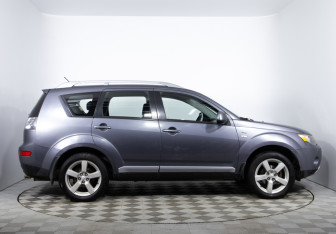 Подержанный автомобиль Mitsubishi Outlander 2008 года (4 фото)