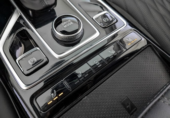 Подержанный автомобиль Hongqi HS5 2023 года (26 фото)