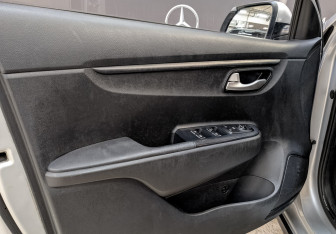 Подержанный автомобиль Kia Rio Hatchback 2021 года (19 фото)