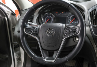 Подержанный автомобиль Opel Insignia Sedan 2014 года (17 фото)