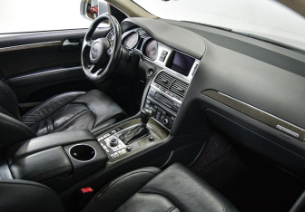 Подержанный автомобиль Audi Q7 2011 года (9 фото)