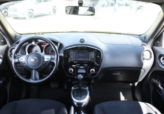 Подержанный автомобиль Nissan Juke 2017 года (12 фото)