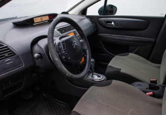 Подержанный автомобиль Citroen C4 Hatchback 2011 года (10 фото)
