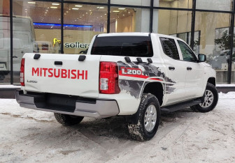 Новый Mitsubishi L200 2025 (8 фото)