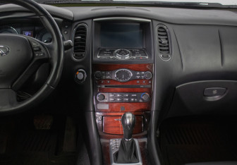 Подержанный автомобиль Infiniti QX50 2015 года (14 фото)