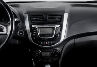 Подержанный автомобиль Hyundai Solaris Sedan 2012 года (13 фото)