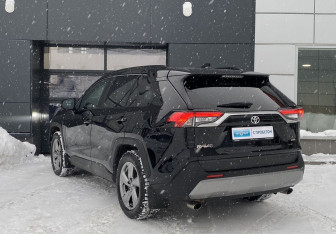 Подержанный автомобиль Toyota RAV4 2019 года (8 фото)