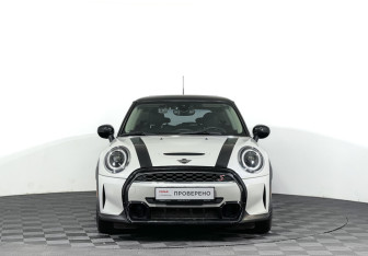 Подержанный автомобиль MINI Hatch 2023 года (2 фото)