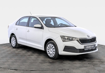 Подержанный автомобиль Skoda Rapid Liftback 2021 года (3 фото)