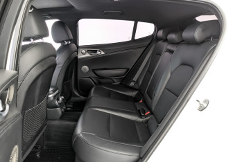 Подержанный автомобиль Kia Stinger 2018 года (18 фото)