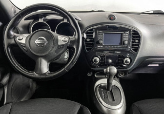 Подержанный автомобиль Nissan Juke 2011 года (12 фото)