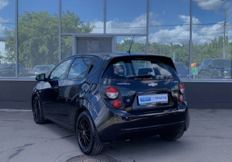 Подержанный автомобиль Chevrolet Aveo Hatchback 2013 года (7 фото)