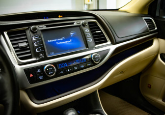 Подержанный автомобиль Toyota Highlander 2014 года (18 фото)