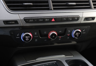 Подержанный автомобиль Audi Q7 2015 года (18 фото)