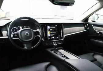 Подержанный автомобиль Volvo S90 2020 года (13 фото)