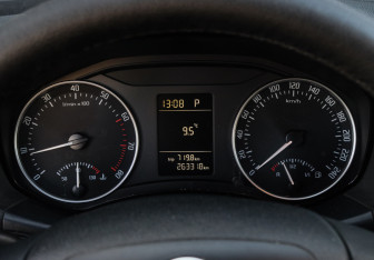 Подержанный автомобиль Skoda Octavia Liftback 2011 года (17 фото)