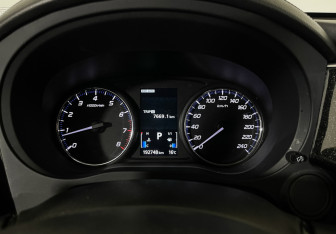 Подержанный автомобиль Mitsubishi Outlander 2015 года (11 фото)