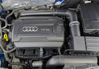 Подержанный автомобиль Audi Q3 2017 года (9 фото)