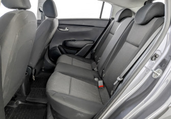 Подержанный автомобиль Kia Rio Hatchback 2021 года (12 фото)