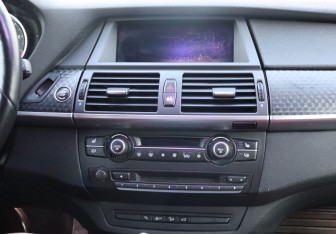Подержанный автомобиль BMW X6 2013 года (19 фото)