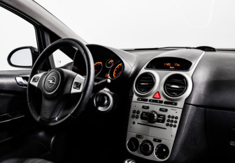 Подержанный автомобиль Opel Corsa 2008 года (3 фото)