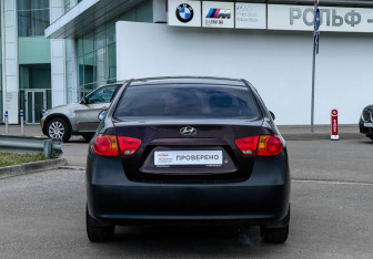 Подержанный автомобиль Hyundai Elantra Sedan 2009 года (6 фото)