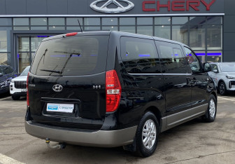 Подержанный автомобиль Hyundai H-1 2016 года (8 фото)