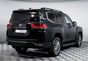 Подержанный автомобиль Toyota Land Cruiser Suv 2021 года (5 фото)