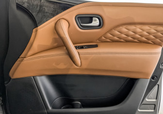 Подержанный автомобиль Infiniti QX80 2018 года (25 фото)