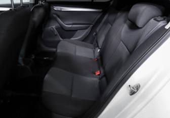 Подержанный автомобиль Skoda Octavia Liftback 2014 года (10 фото)